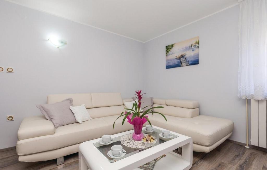 Apartman Viskovo-Opatija 4* Lägenhet Exteriör bild